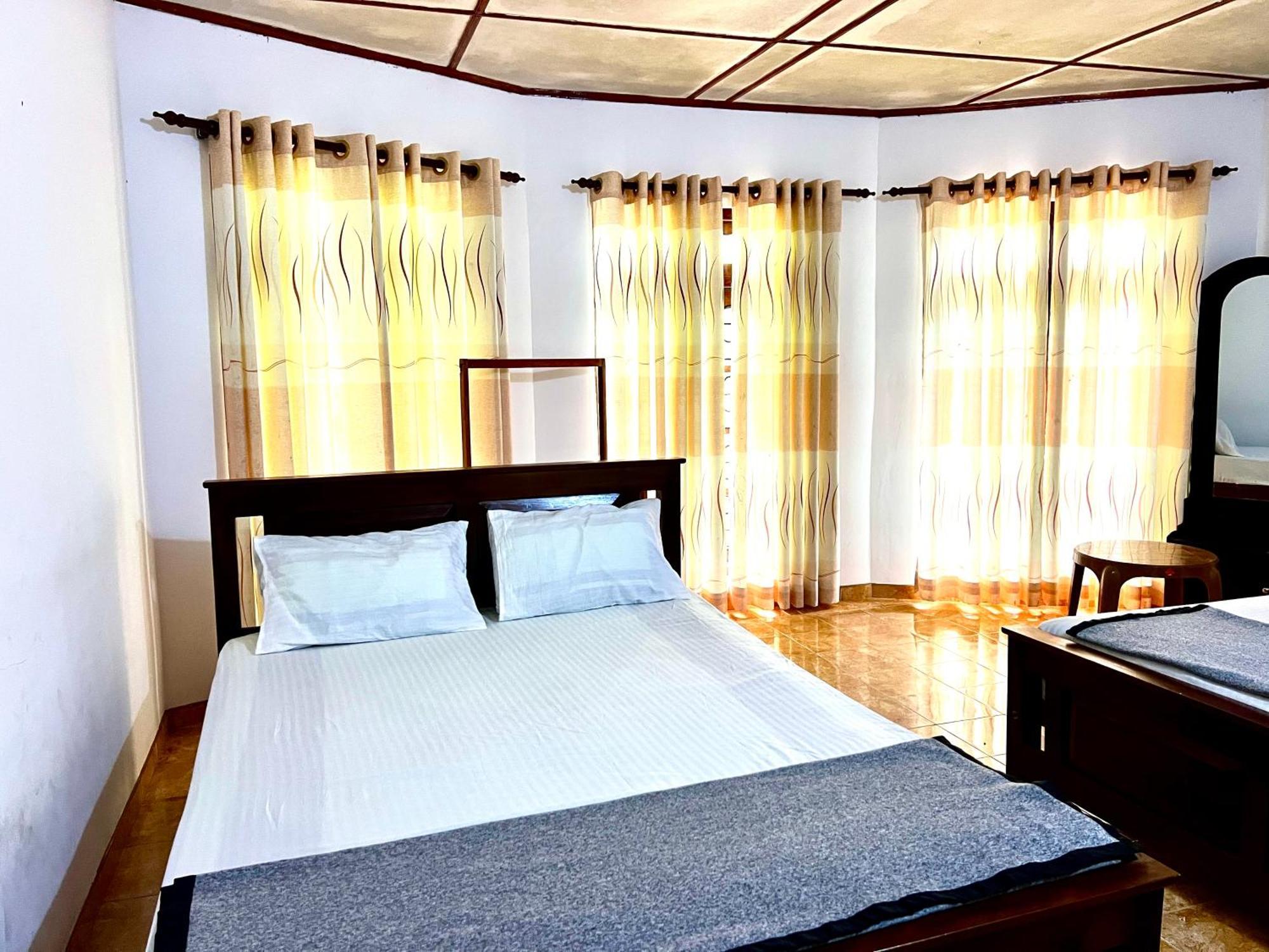 Pineview Lodge Елла Екстер'єр фото